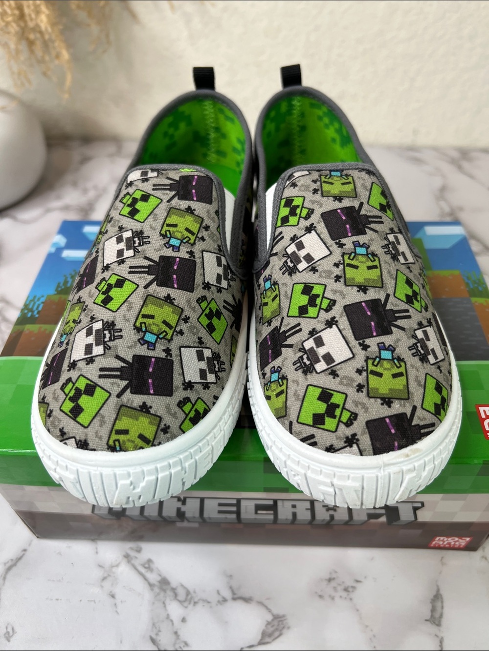 Minecraft Kids Slip-On Sneakers Size 13